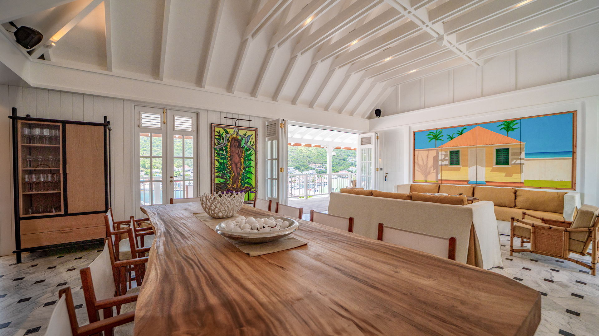 KITCHEN & DINING AREA
