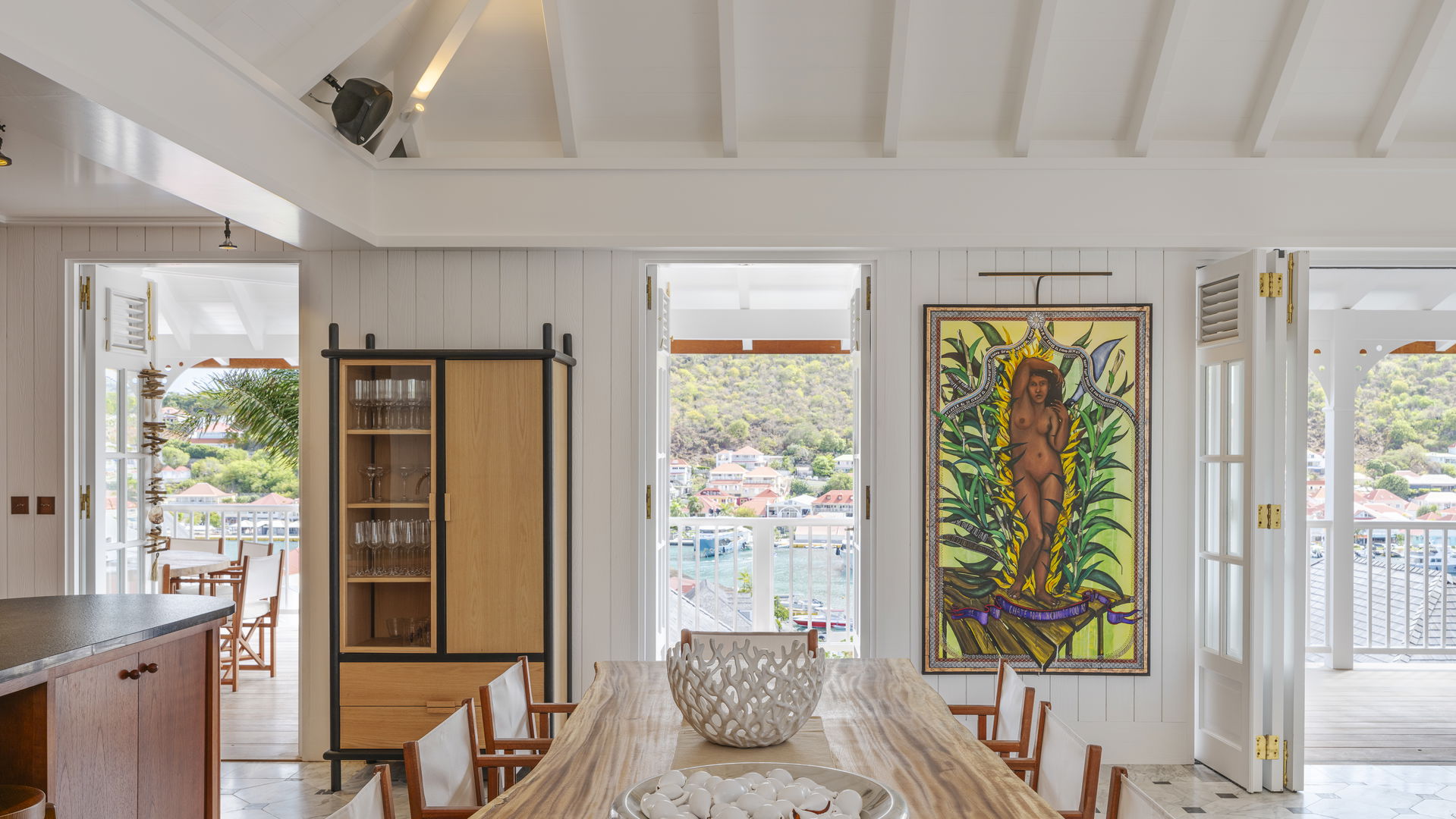 KITCHEN & DINING AREA