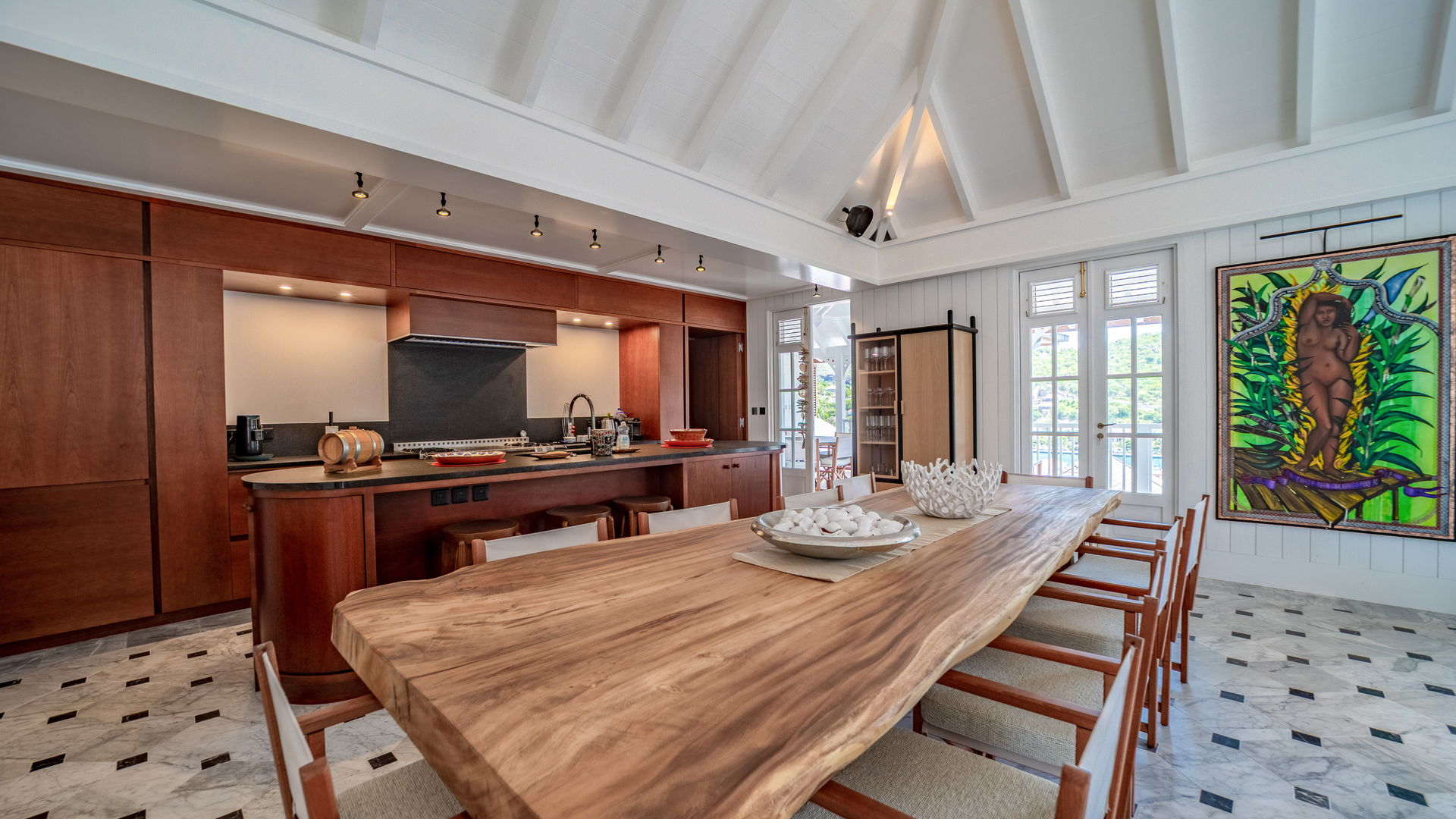 KITCHEN & DINING AREA