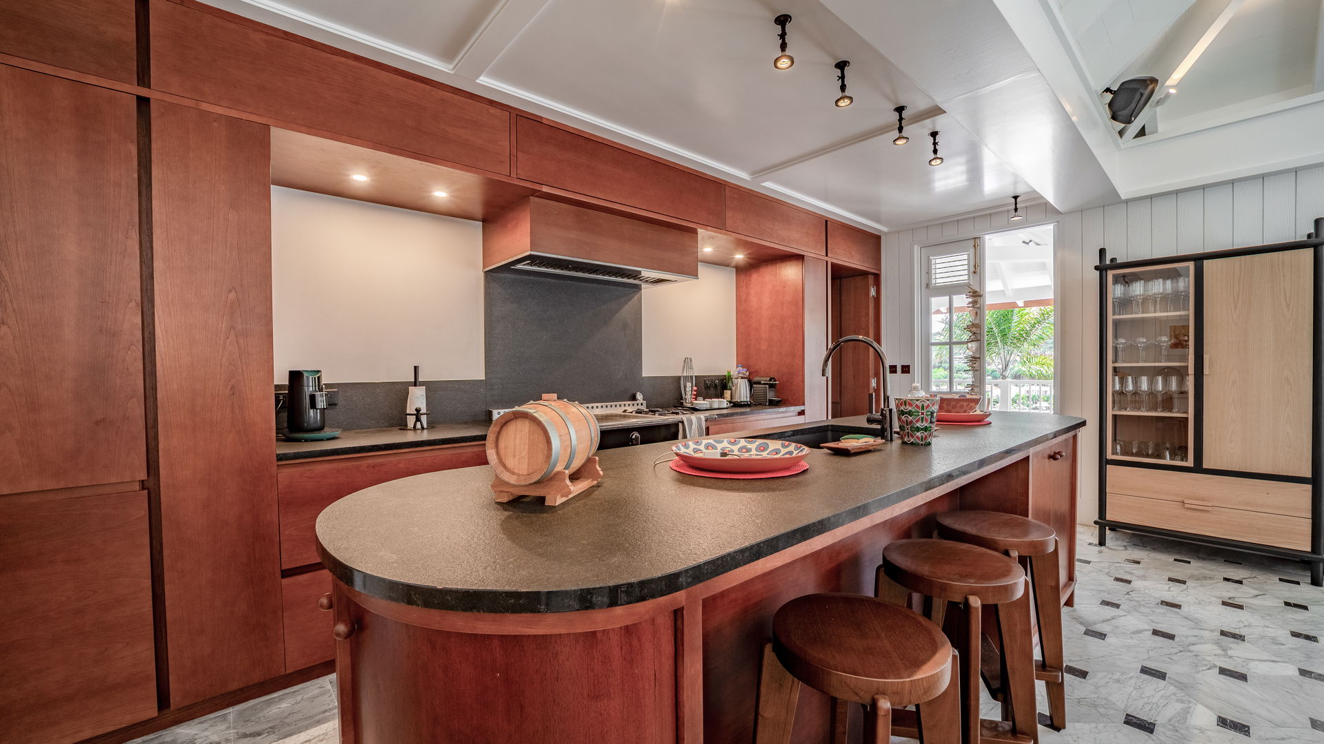 KITCHEN & DINING AREA