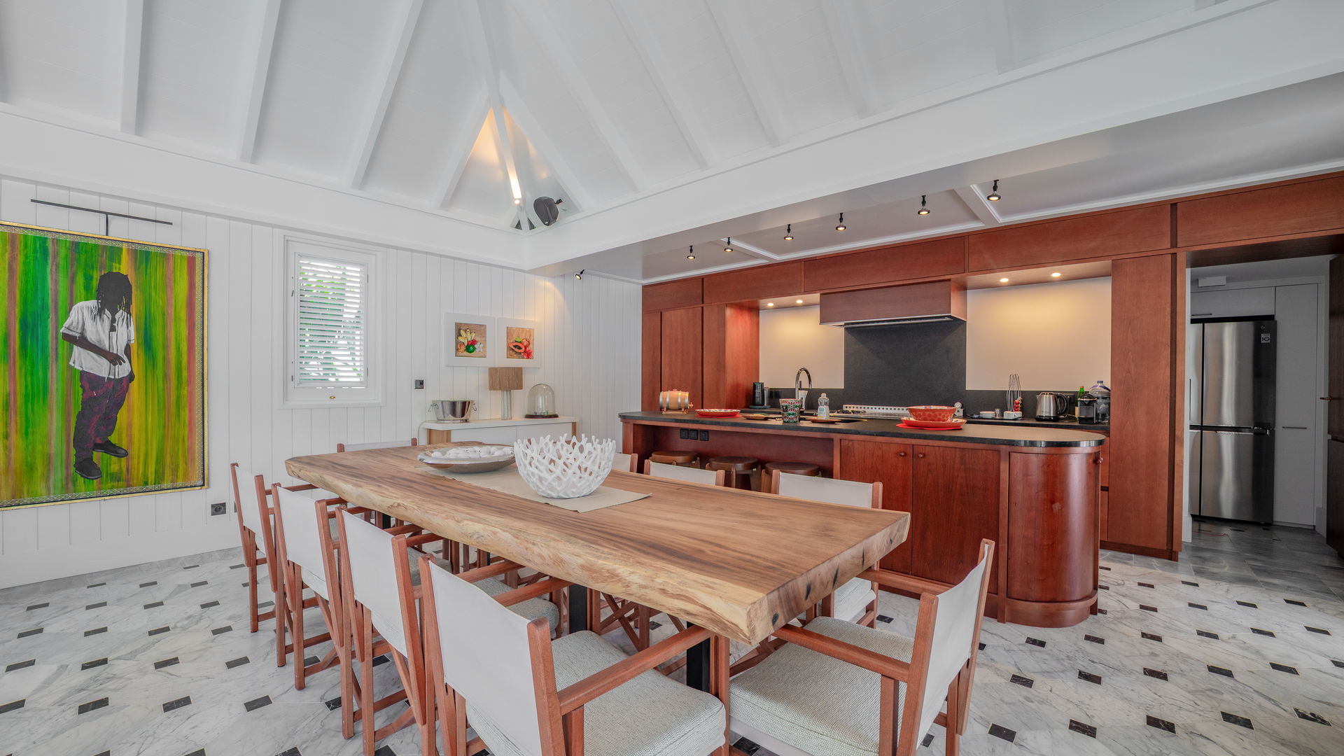 KITCHEN & DINING AREA