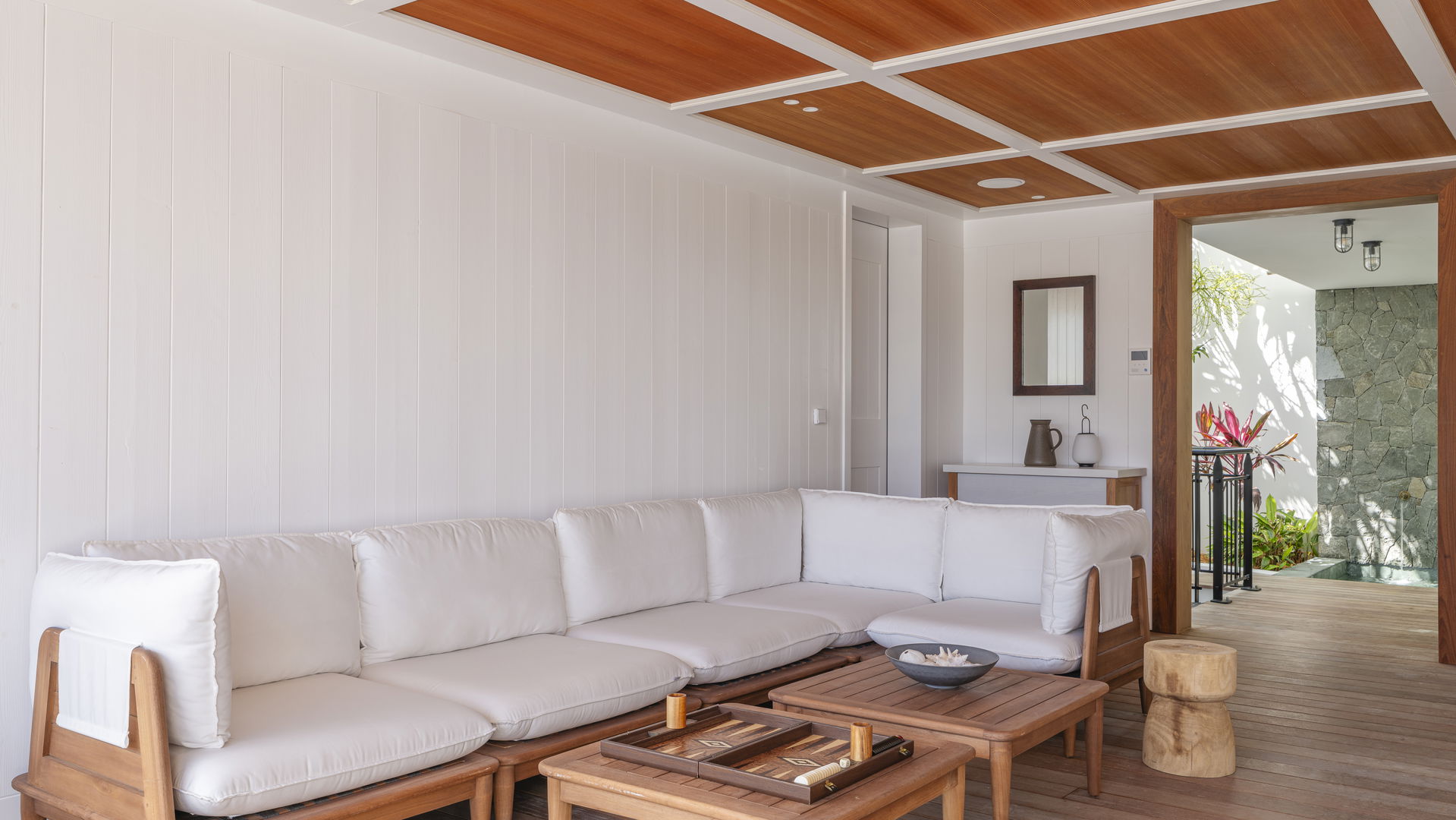 OUTDOOR LOUNGE AREA