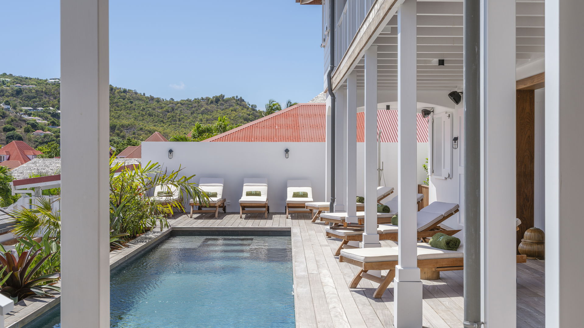 POOL & TERRACE