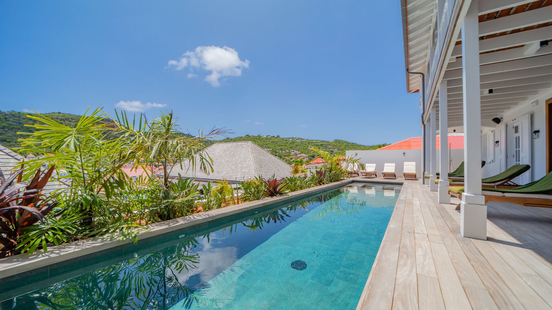 POOL & TERRACE
