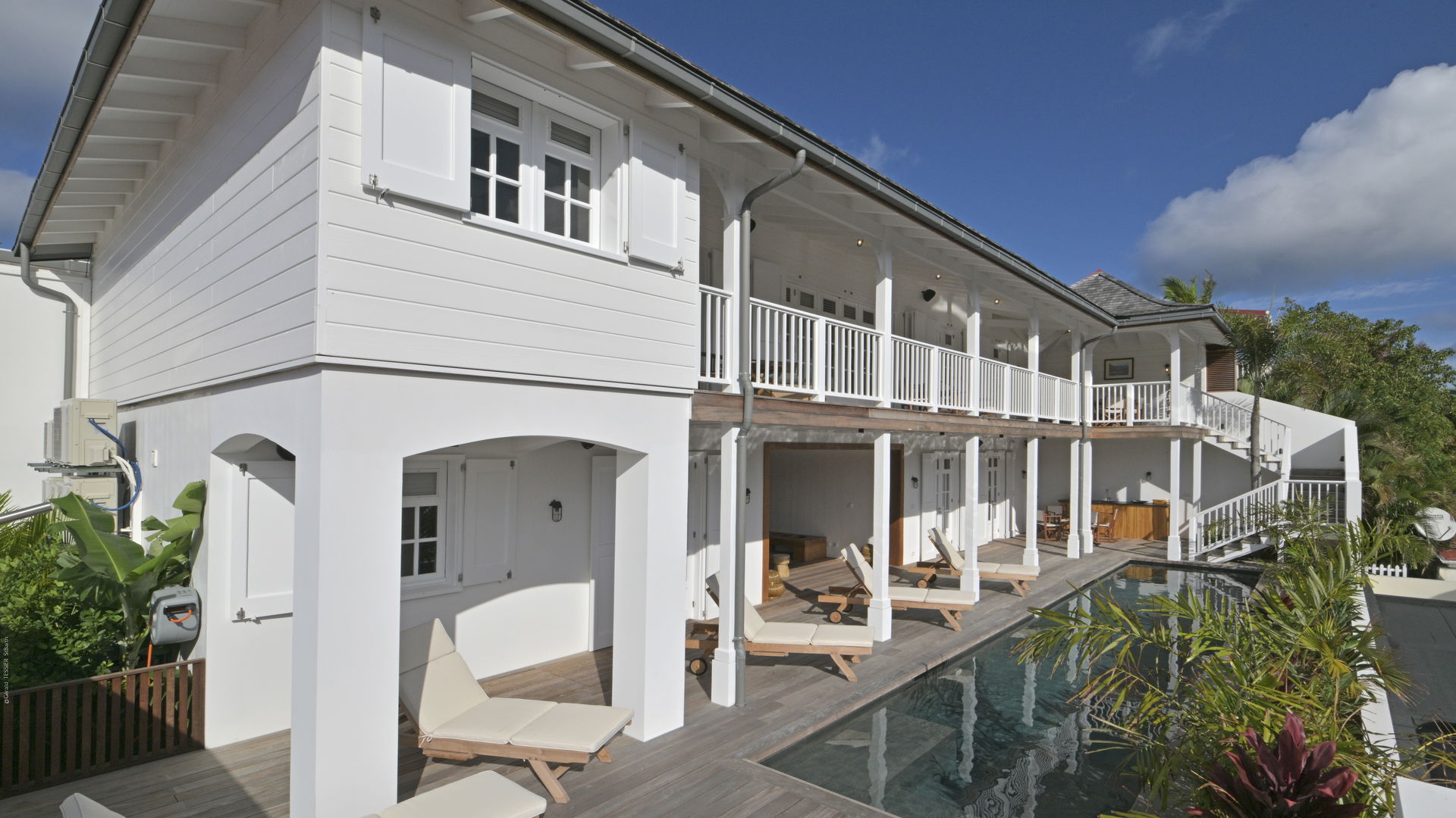 POOL & TERRACE