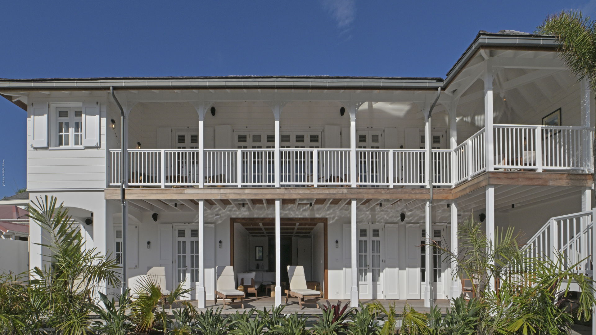 POOL & TERRACE