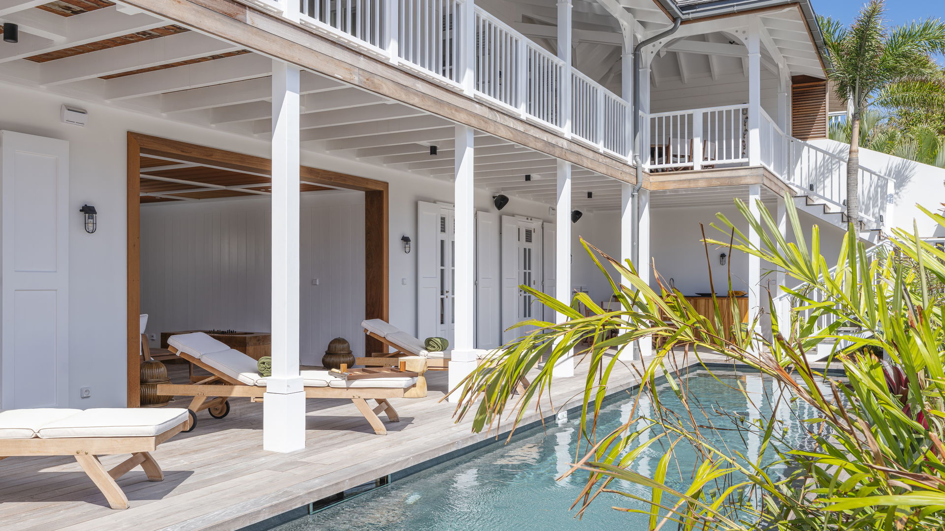 POOL & TERRACE