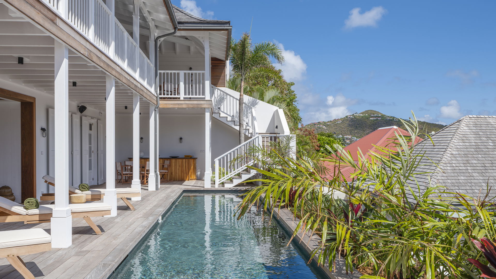 POOL & TERRACE