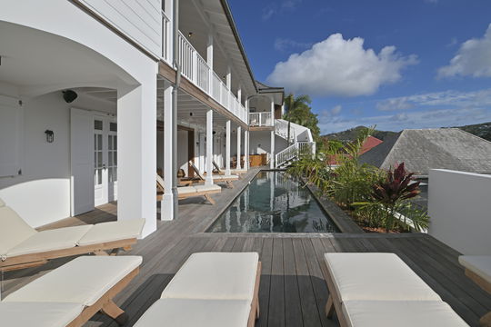 VILLA SEA HORSE POOL & TERRACE 5.JPG