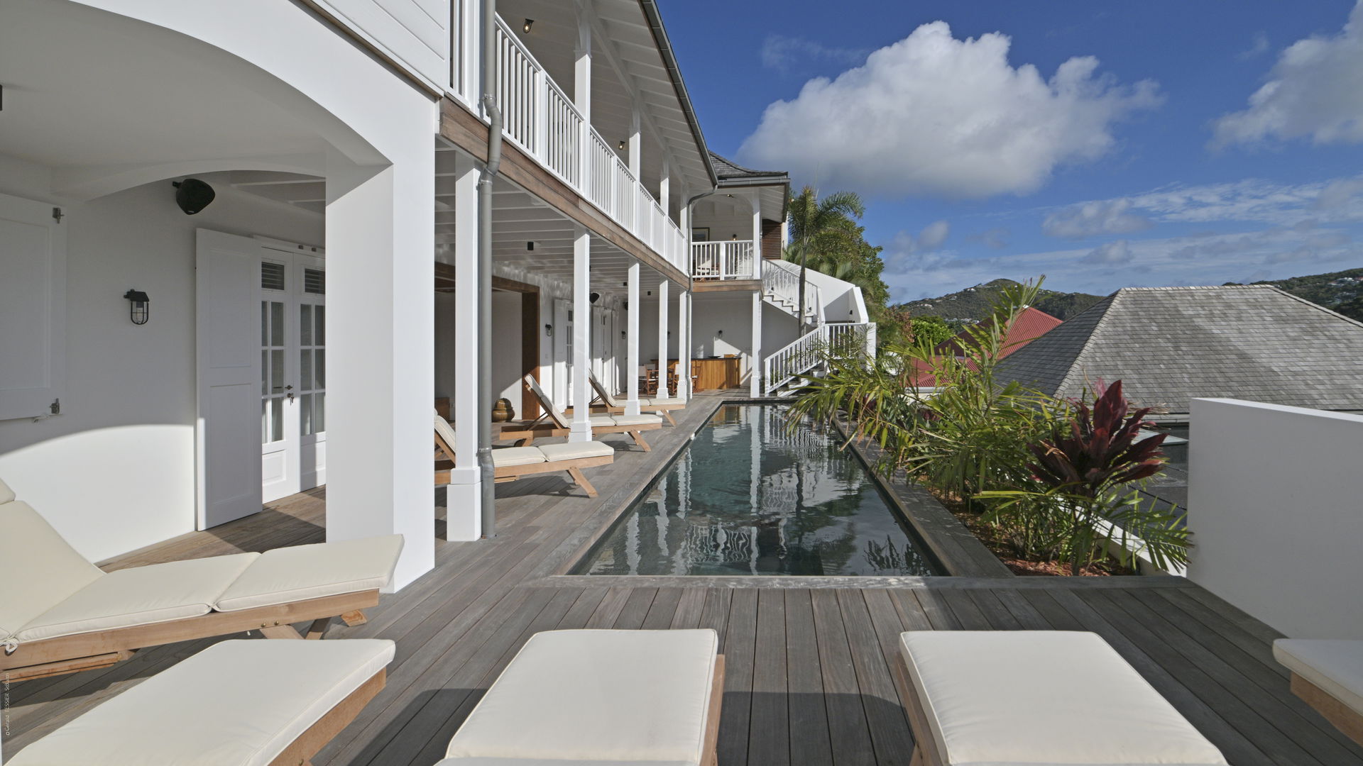 POOL & TERRACE