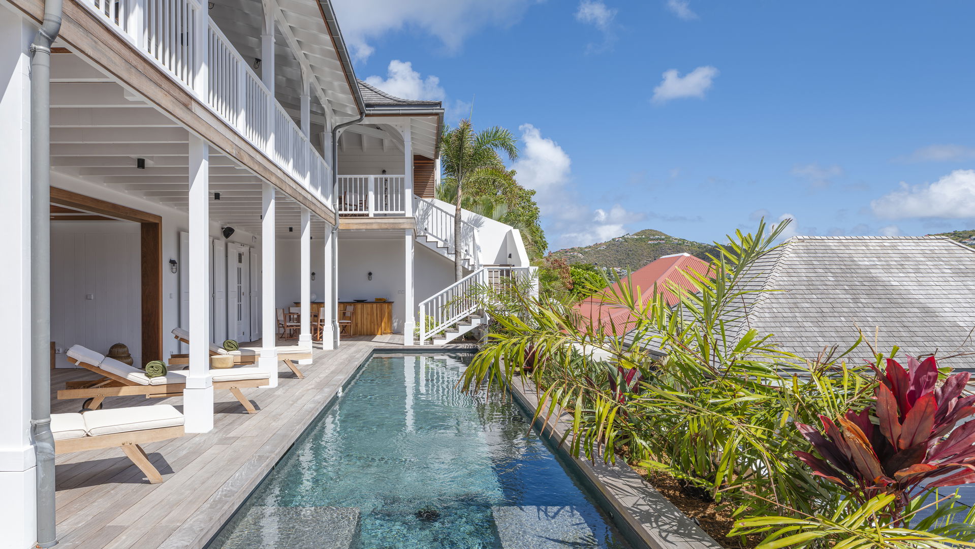 POOL & TERRACE