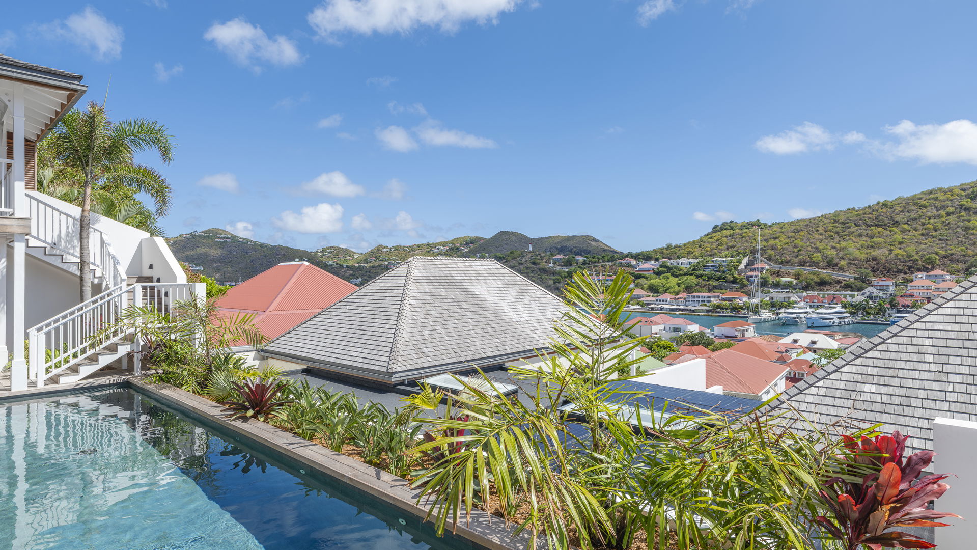 POOL & TERRACE