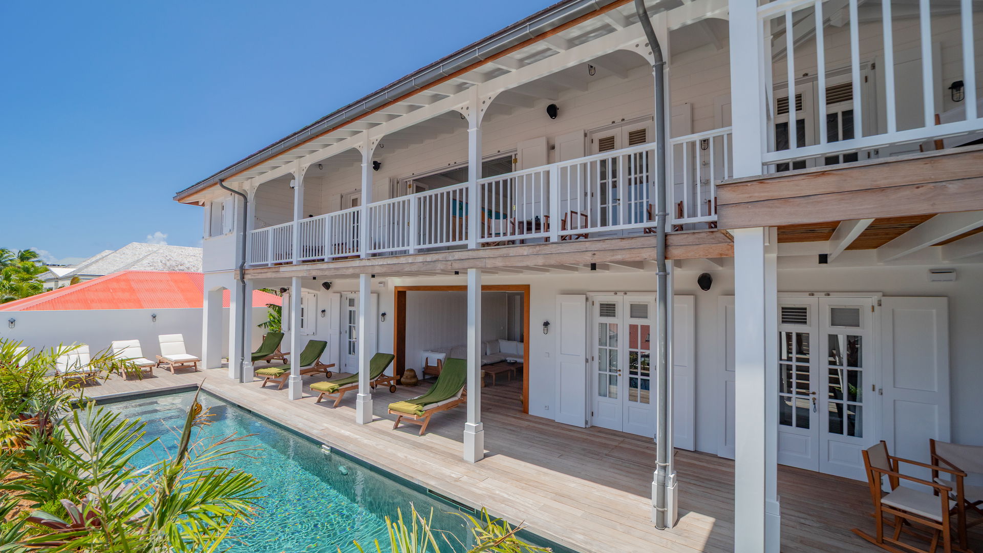 POOL & TERRACE