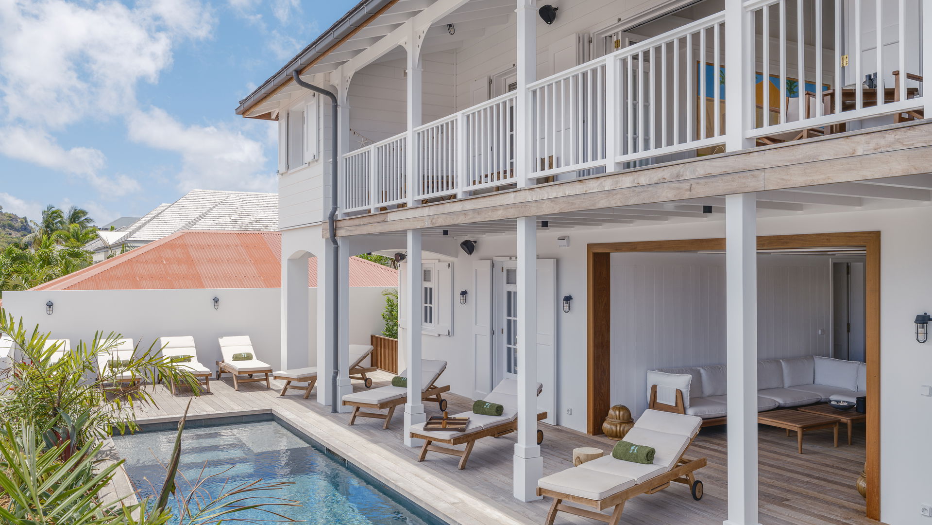 POOL & TERRACE