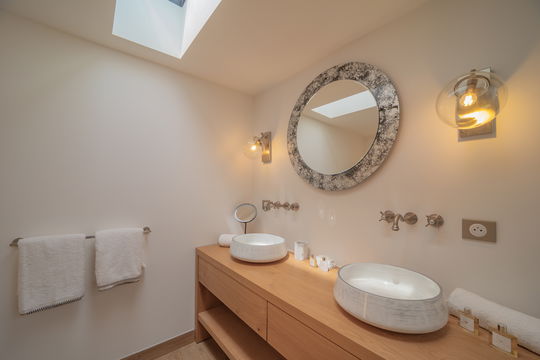 VILLA DAVALIA BEDROOM1 10