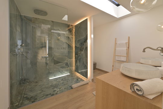 VILLA DAVALIA BEDROOM1 9.JPG