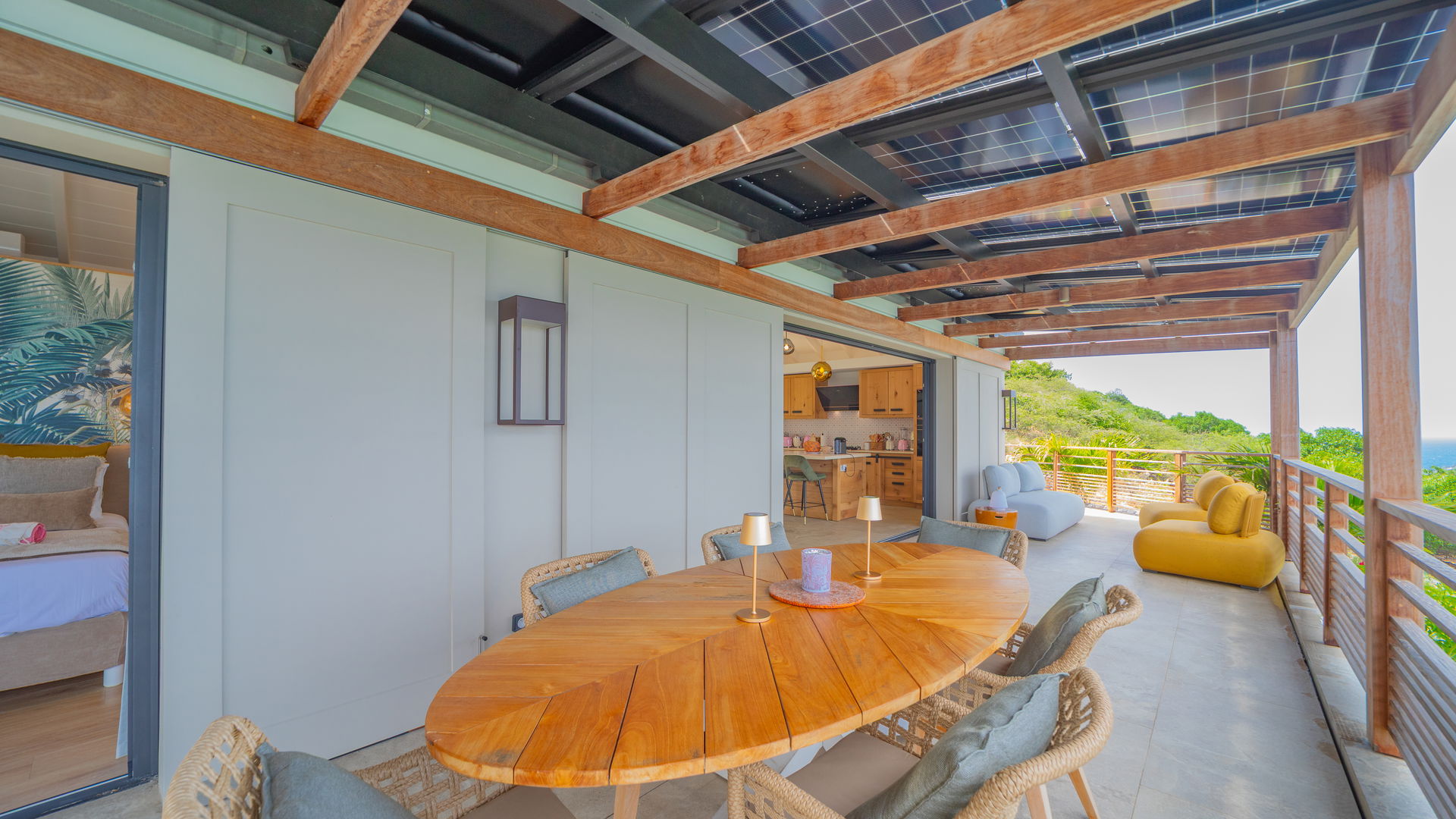 KITCHEN & DINING AREA