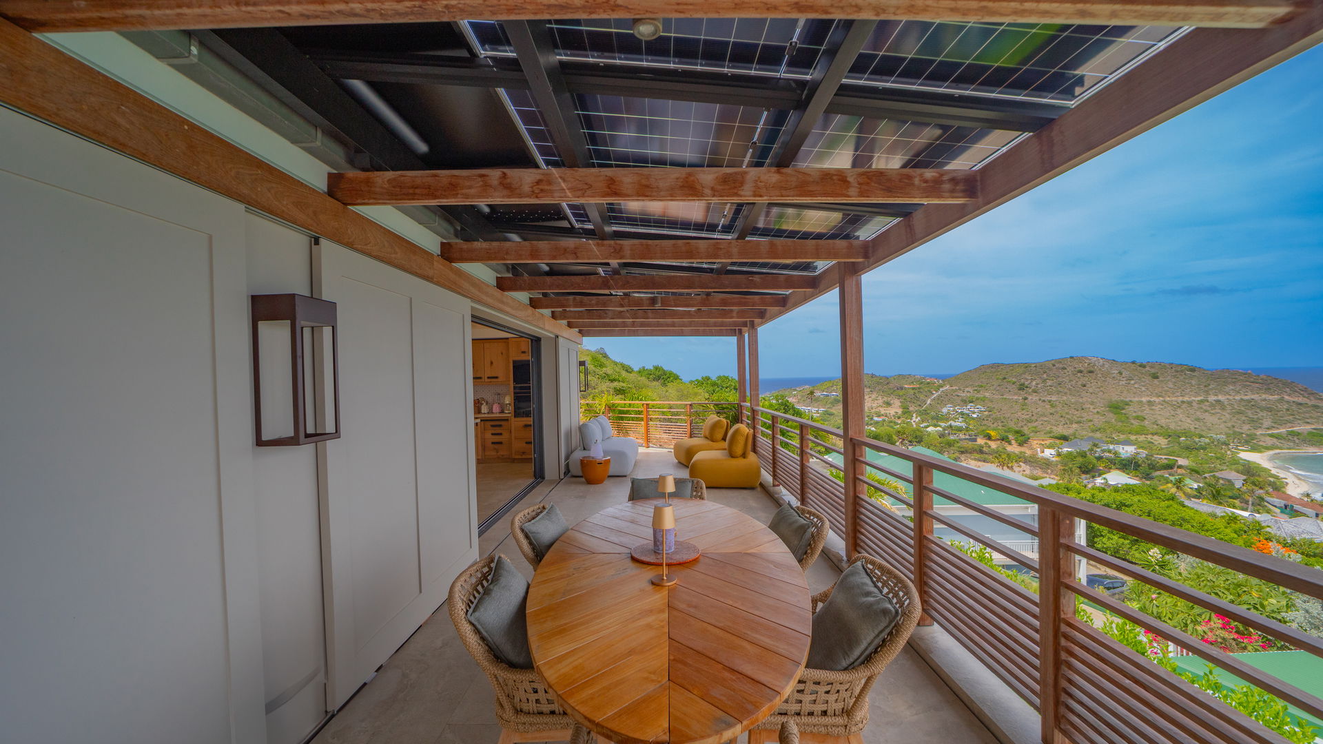 KITCHEN & DINING AREA