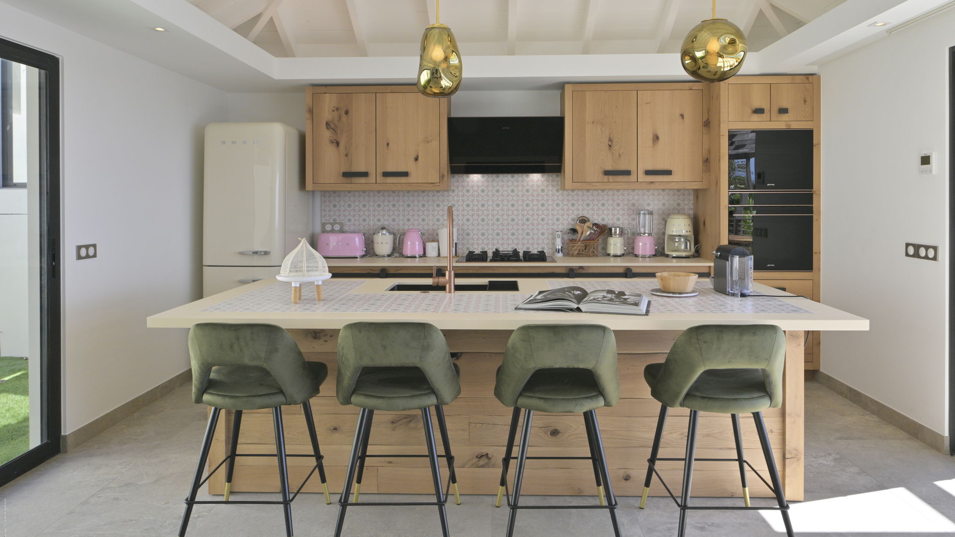 KITCHEN & DINING AREA