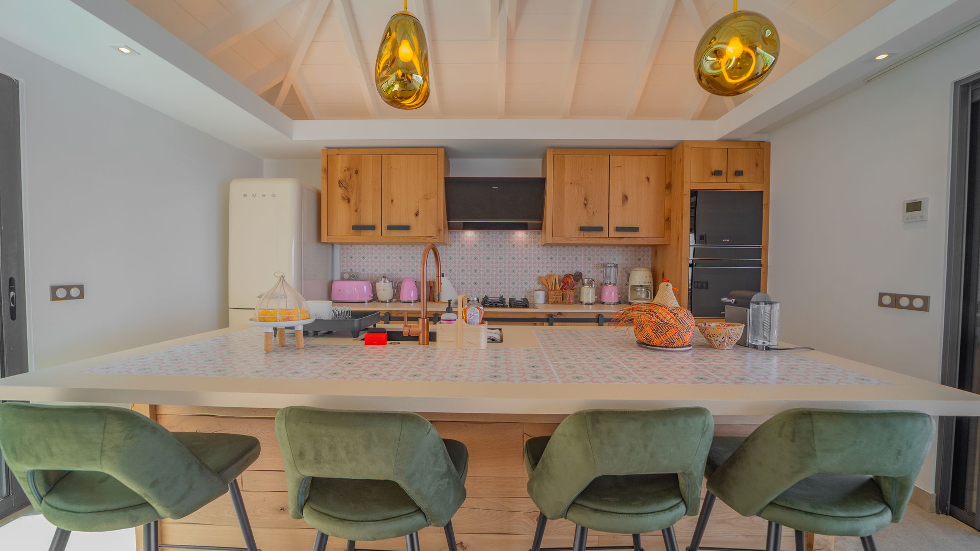 KITCHEN & DINING AREA