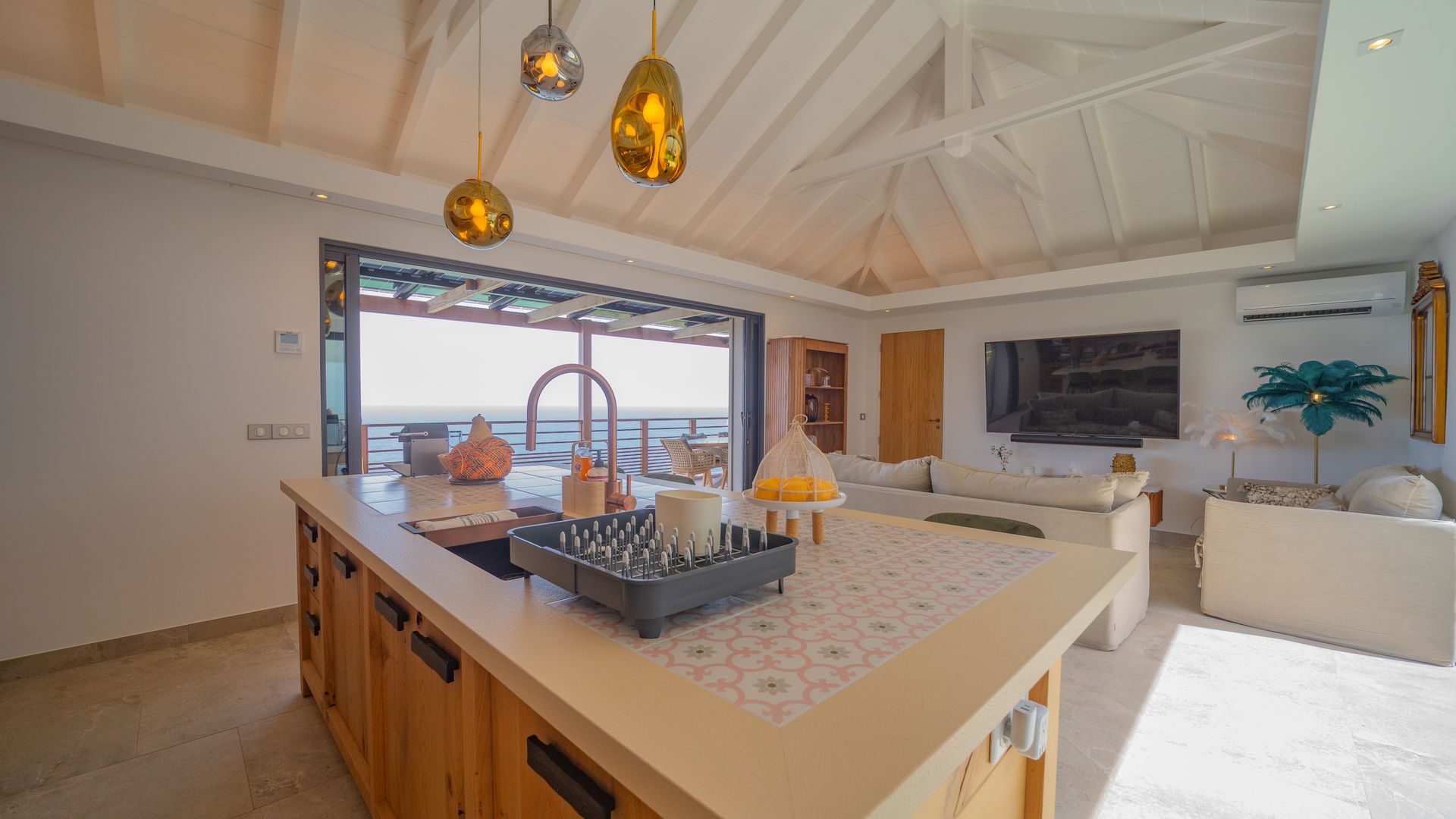 KITCHEN & DINING AREA
