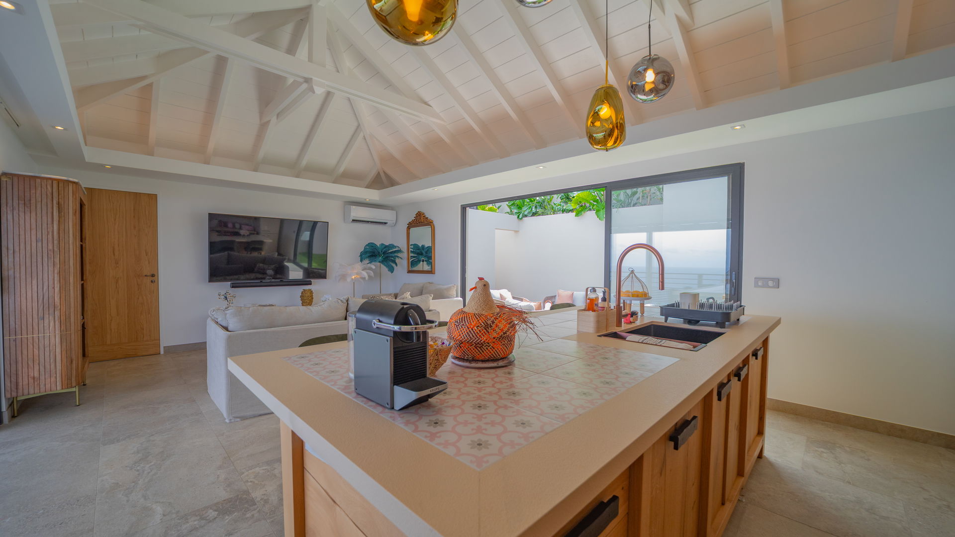 KITCHEN & DINING AREA