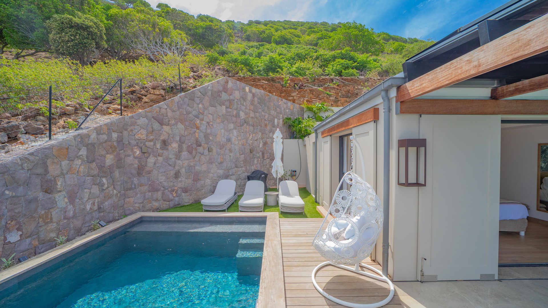 POOL & TERRACE