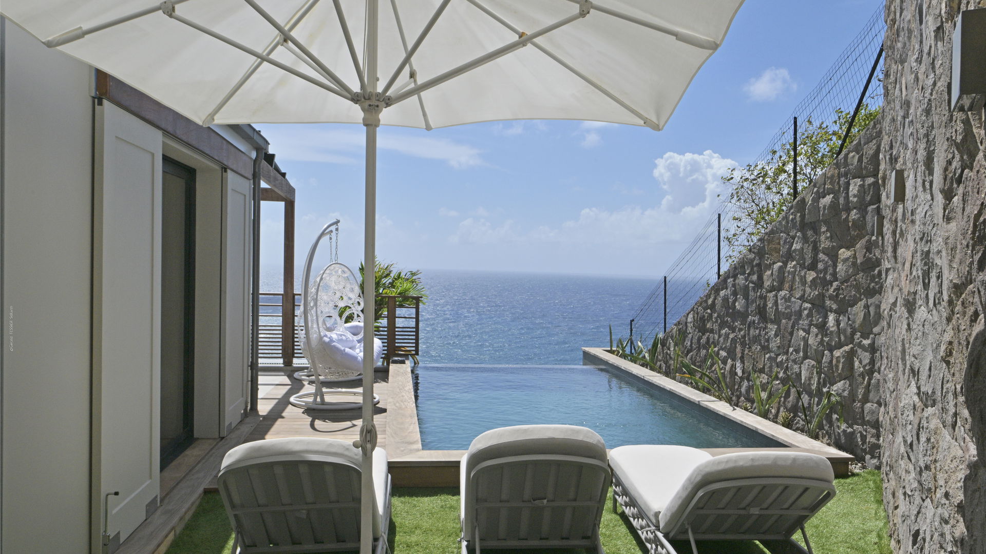 POOL & TERRACE