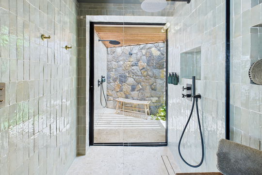 VILLA CLYDE BEDROOM1 10