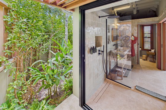 VILLA CLYDE BEDROOM1 11