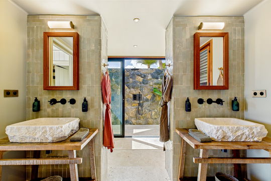 VILLA CLYDE BEDROOM3 9