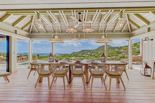 VILLA CLYDE KITCHEN & DINING AREA 1