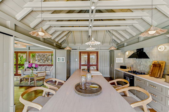 VILLA CLYDE KITCHEN & DINING AREA 11