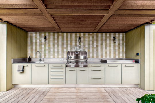 VILLA CLYDE KITCHEN & DINING AREA 13