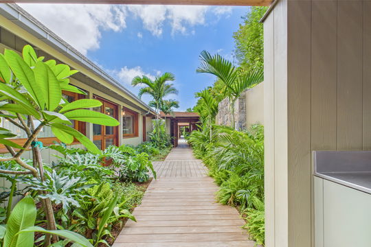 VILLA CLYDE KITCHEN & DINING AREA 14