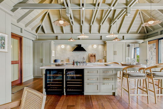 VILLA CLYDE KITCHEN & DINING AREA 7