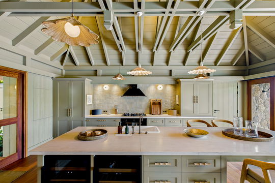 VILLA CLYDE KITCHEN & DINING AREA 8