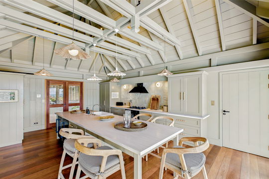 VILLA CLYDE KITCHEN & DINING AREA 9