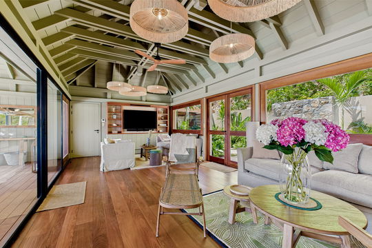 VILLA CLYDE LIVING AREA 7