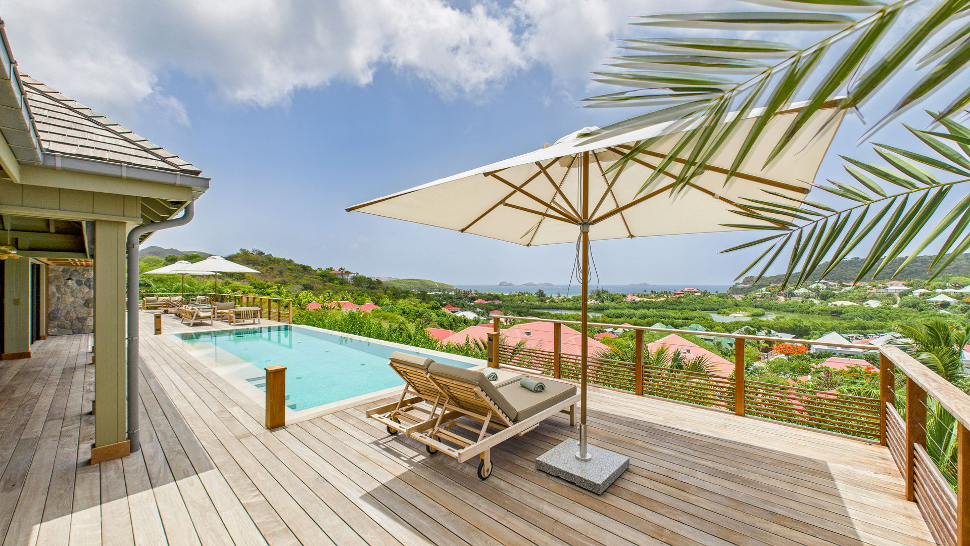 POOL & TERRACE