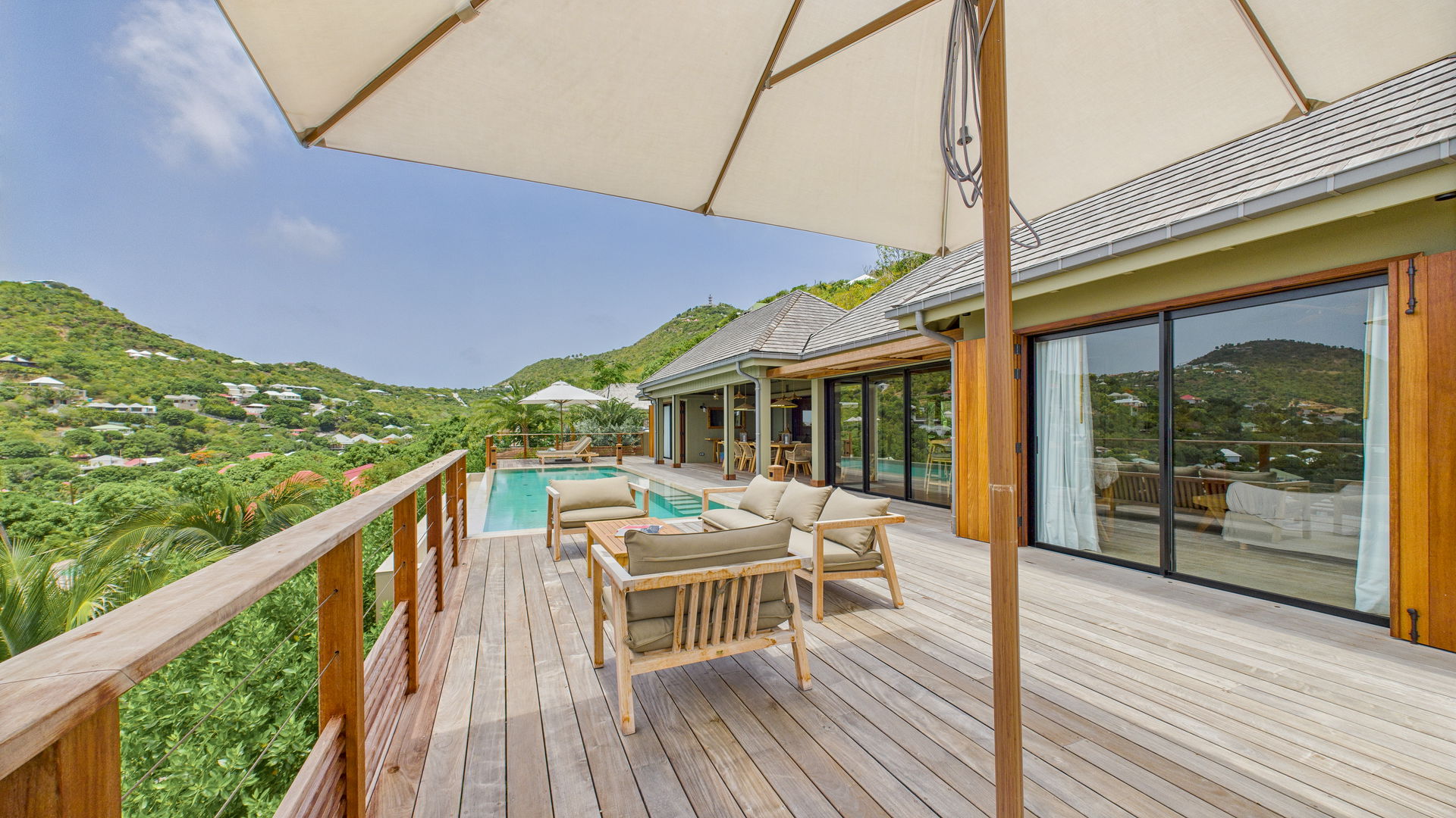 POOL & TERRACE