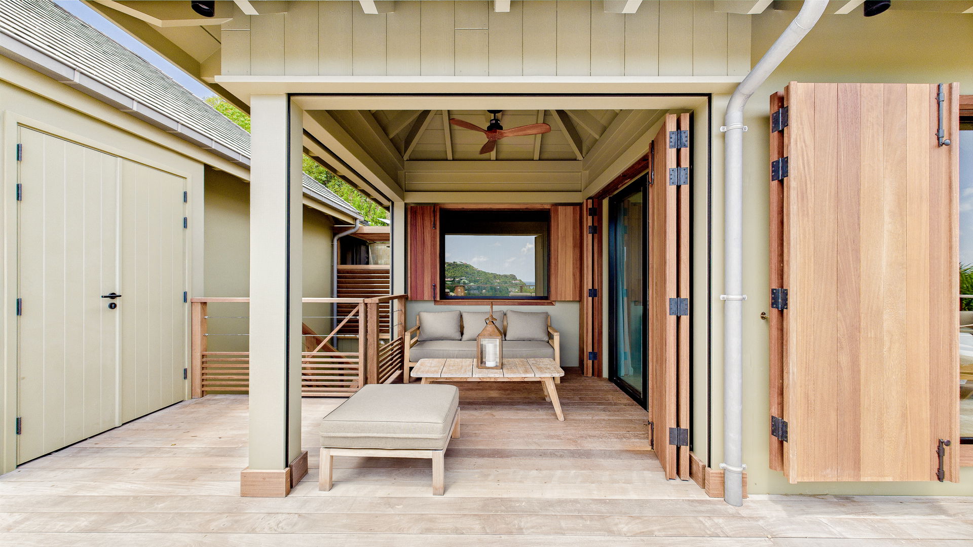 POOL & TERRACE
