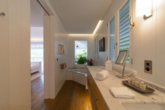 VILLA KREOLA BEDROOM1 10