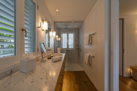 VILLA KREOLA BEDROOM1 11