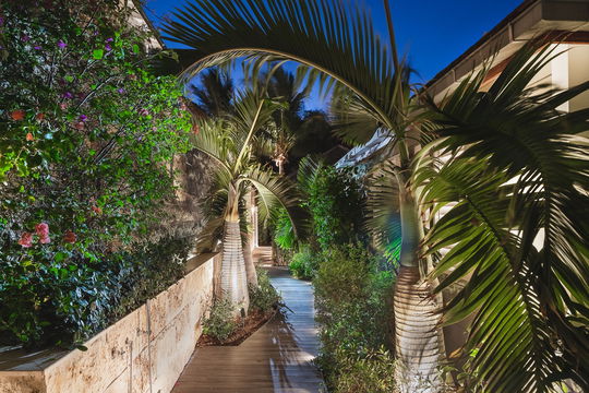 VILLA KREOLA BY NIGHT 2