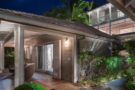 VILLA KREOLA BY NIGHT 4