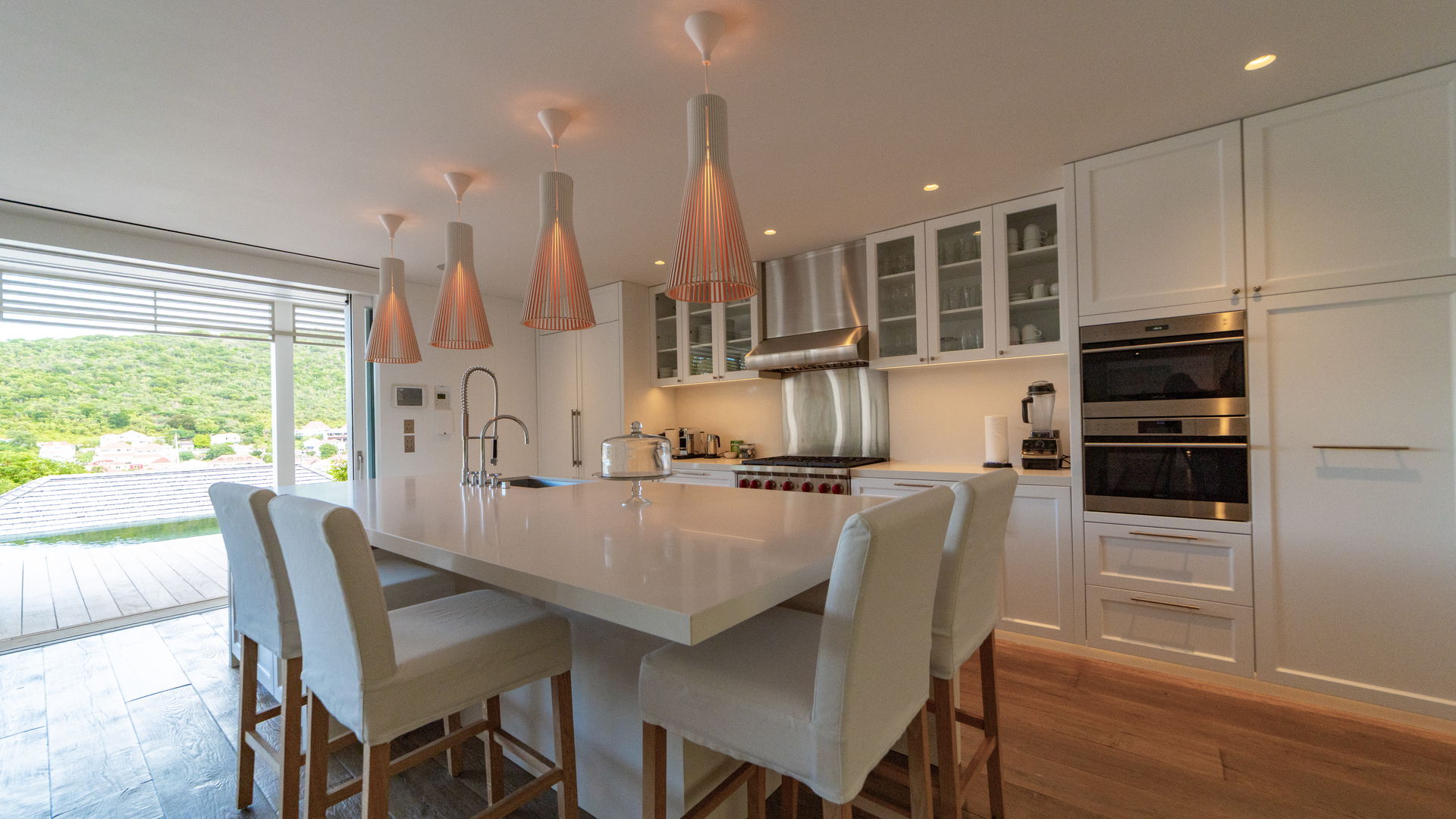 KITCHEN & DINING AREA