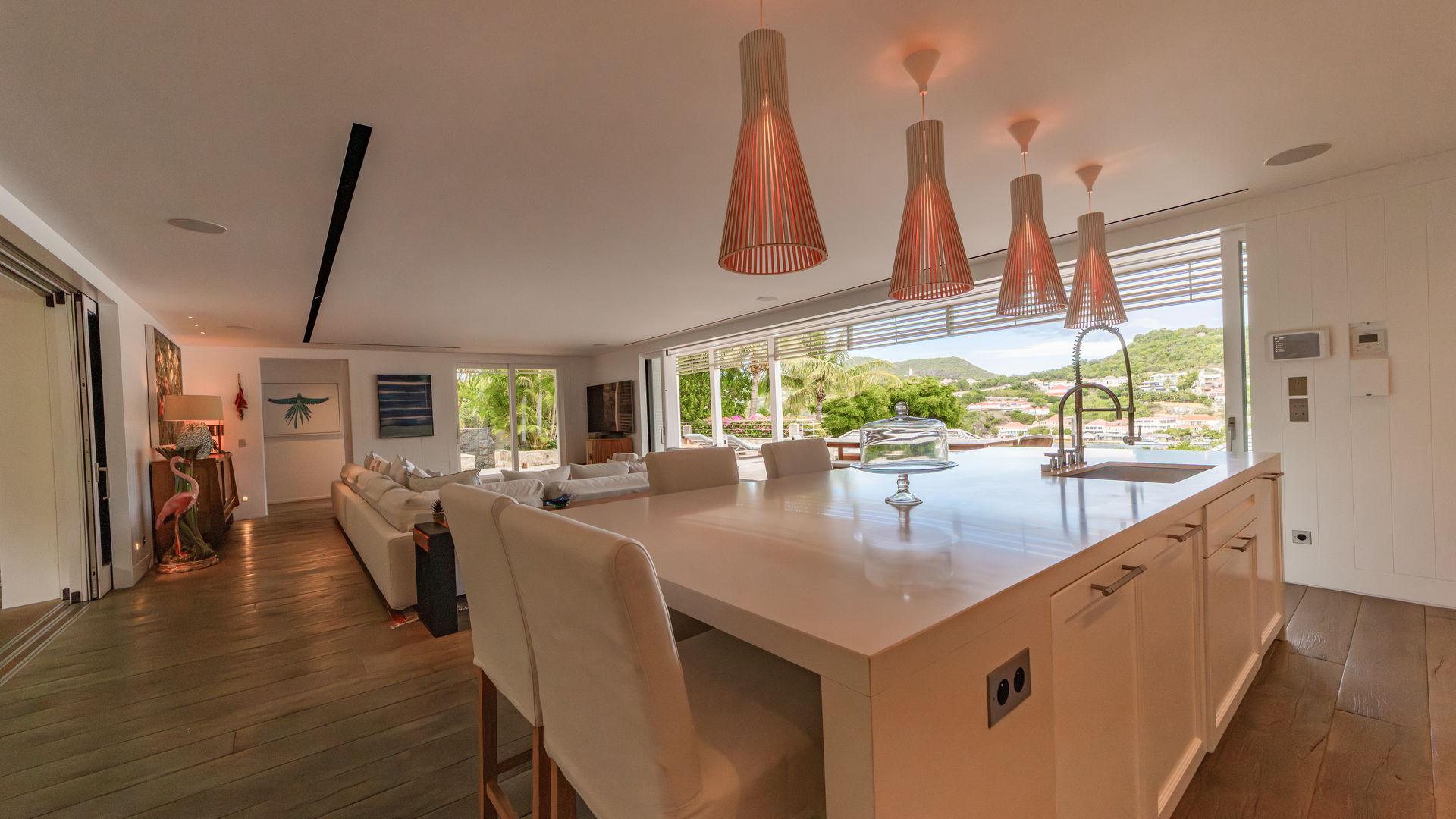 KITCHEN & DINING AREA