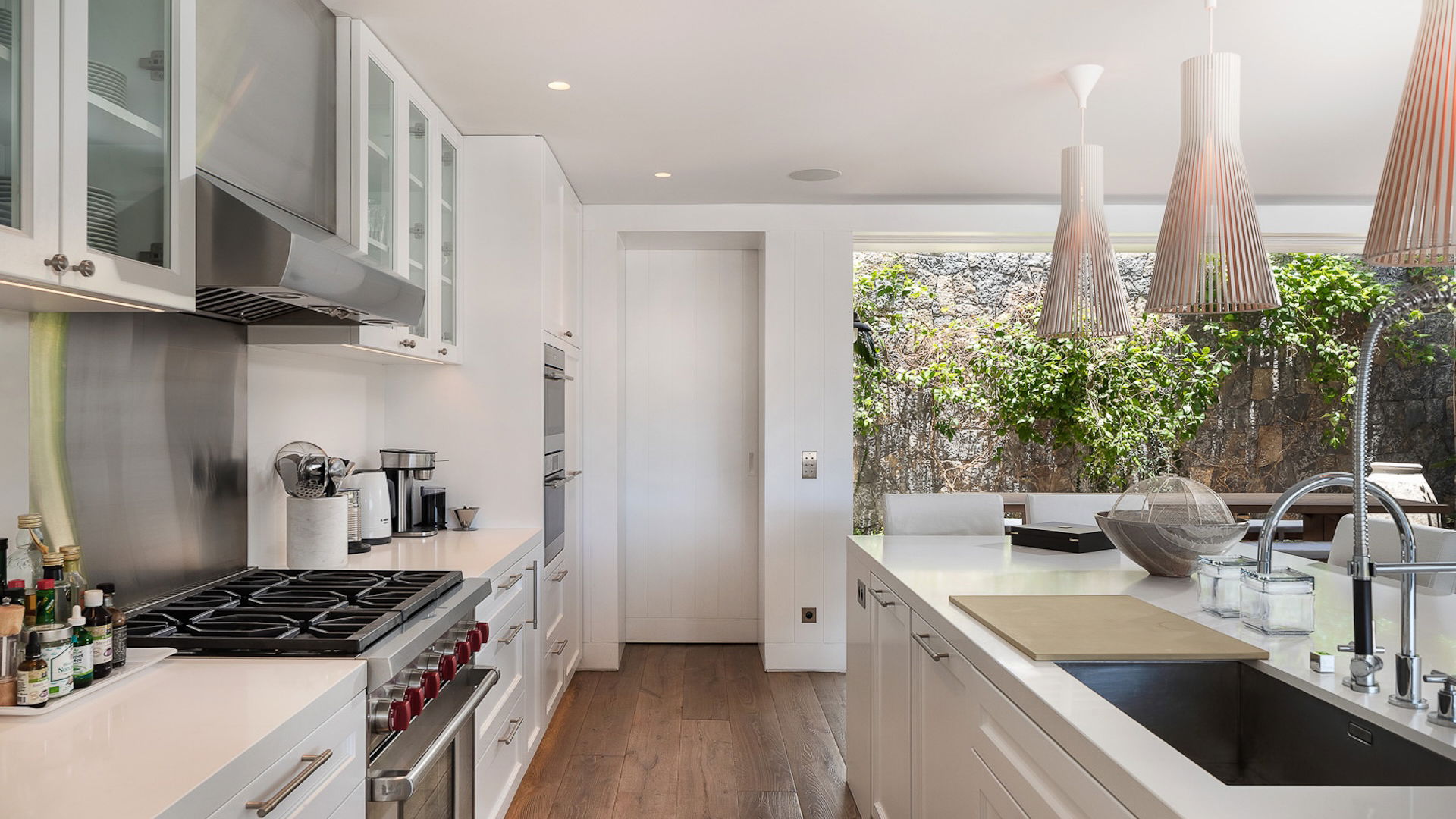 KITCHEN & DINING AREA