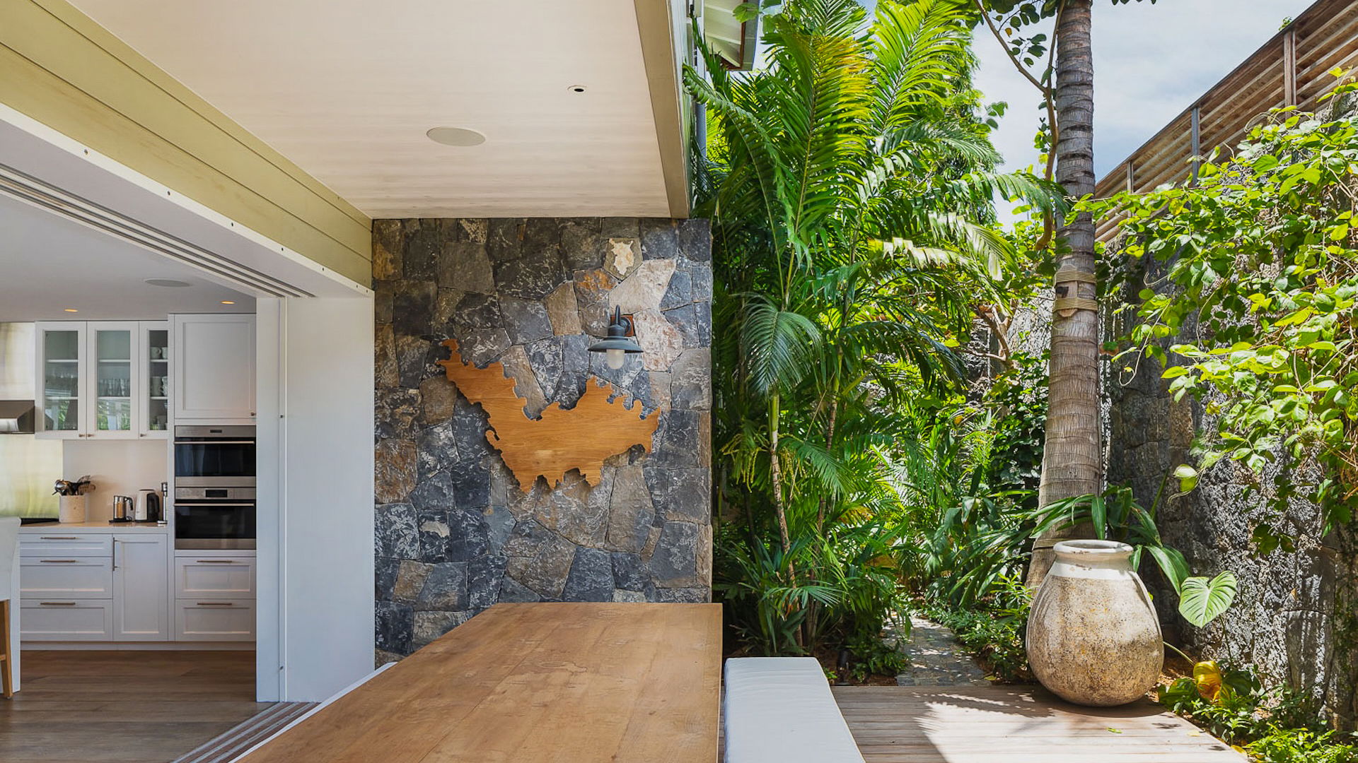 KITCHEN & DINING AREA